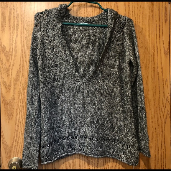 Maurices Tops - Maurices Sweater Sweatshirt Hoodie Top V-neck EUC